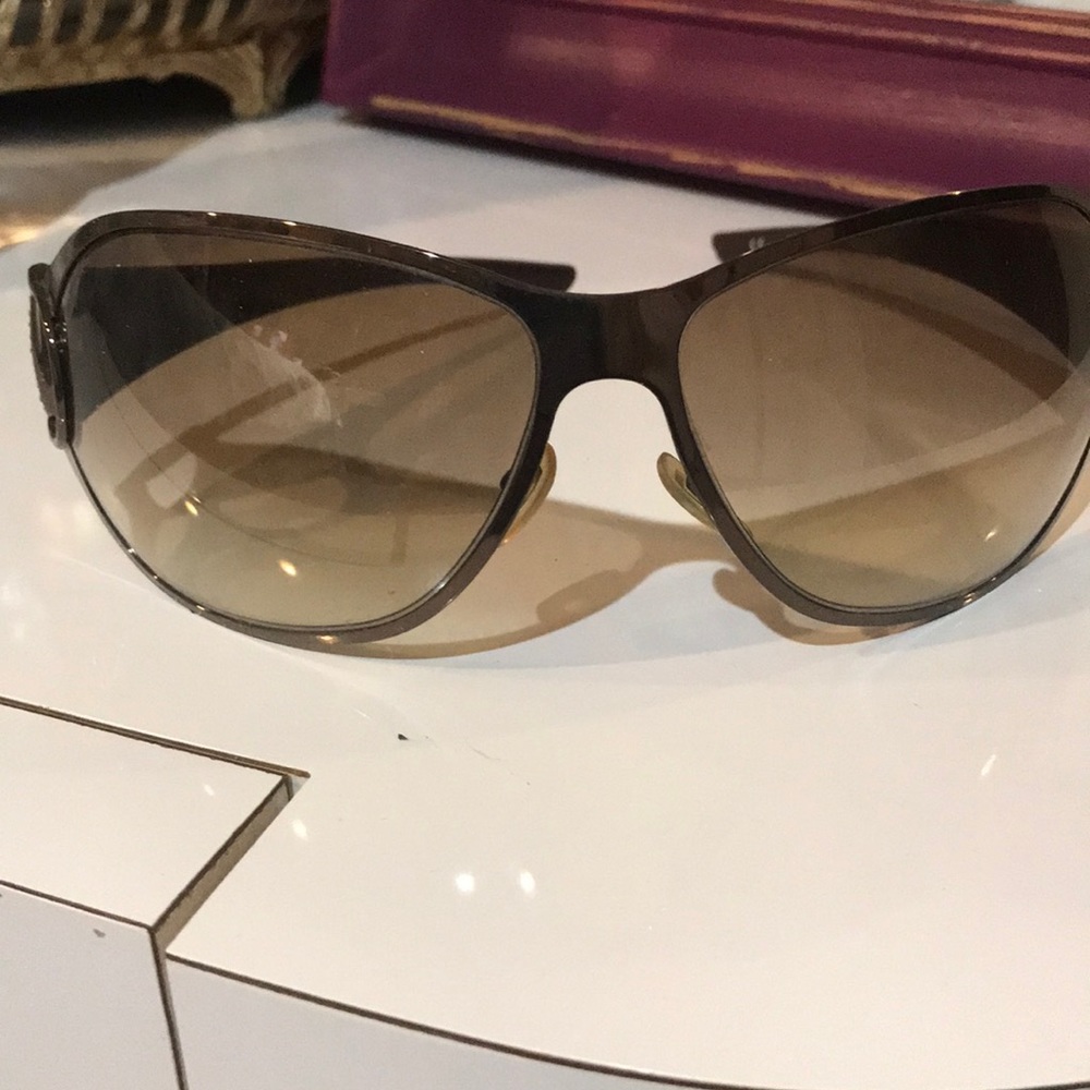 Brown sun glasses